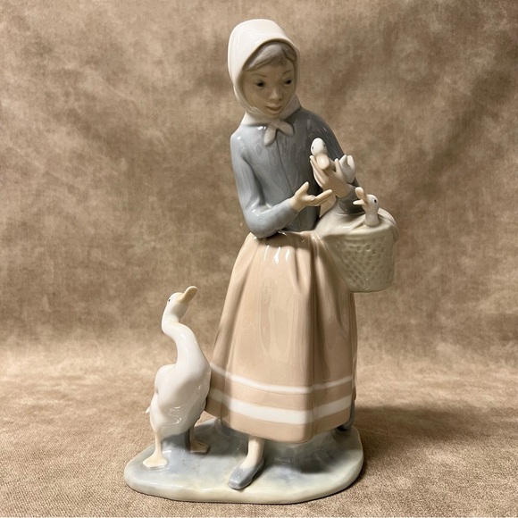 Lladro Daisa "Shepherdess with Ducks" #4568 - Porcelain Figurine *read* - Picture 5 of 7